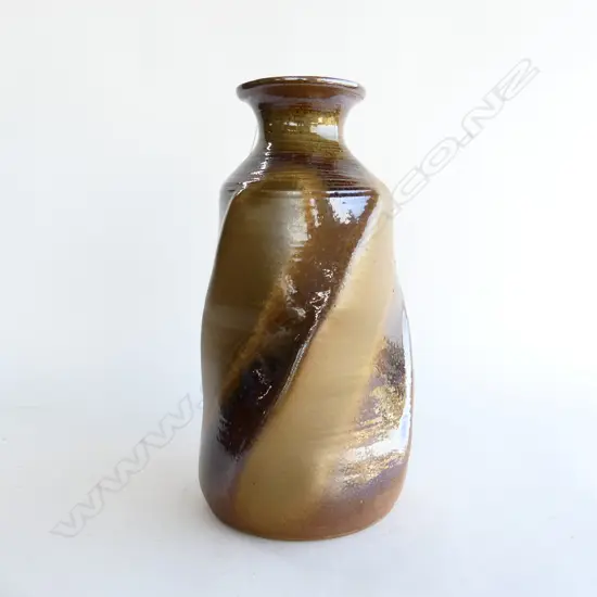 LG STUDIO POTTERY VASE, TWISTED FORM H.410mm