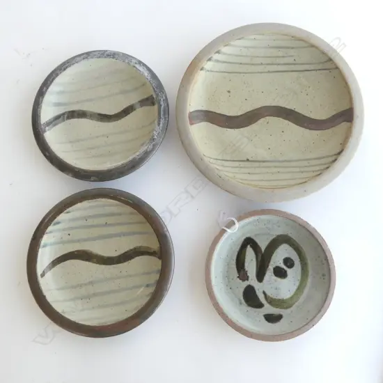 Doreen Blumhardt small dish + 3 other St. Ives standard ware dishes. Minor faults