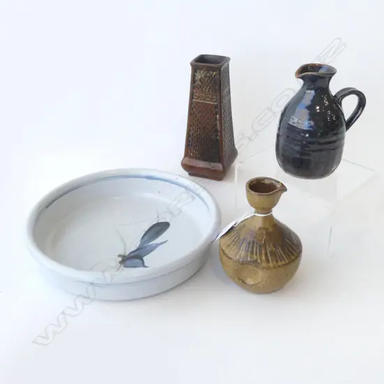 4 PCES STUDIO POTTERY; 2 JUGS, BRETBY VASE H.175mm, PETER COLLIS DISH 230mm dia