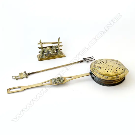 3 PCES ANTIQUE BRASS; CHESTNUT ROASTER L.575mm, FORK, FOX & FENCE LETTER HOLDER W.170mm