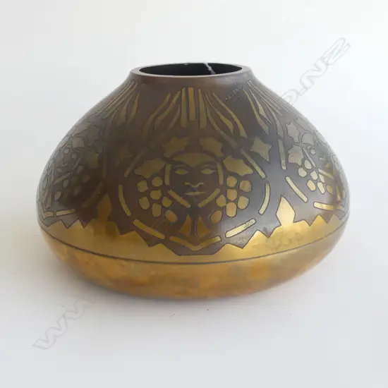 BRASS VASE w. REPEATING DESIGN H.115mm