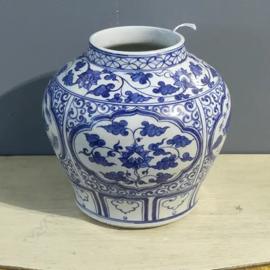 ORIENTAL B/W VASE H.210mm