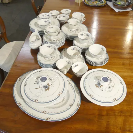 ROYAL DOULTON 'OLD COLONY' DINNER SERVICE