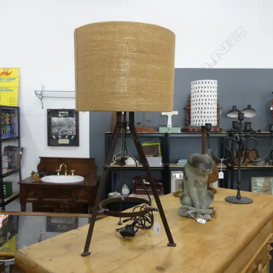 INDUSTRIAL STYLE TABLE LAMP, METAL TRIPOD BASE H.710mm