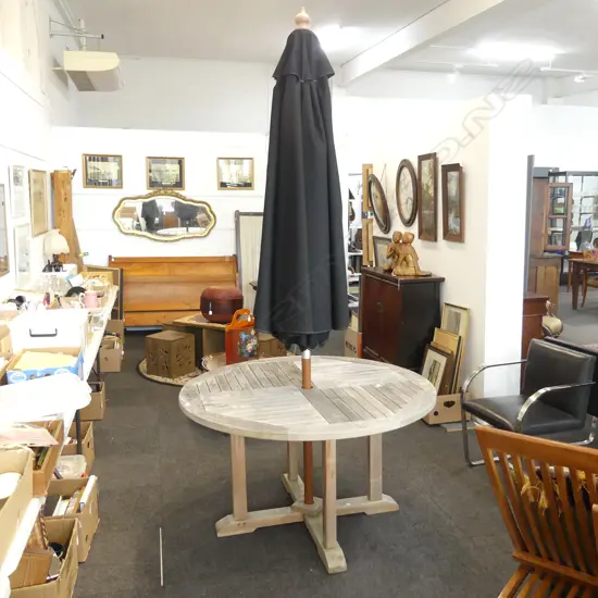 OUTDOOR TABLE 1320mm dia & UMBRELLA