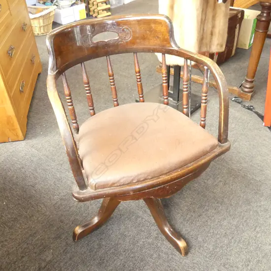 SWIVEL DOUGLAS CHAIR