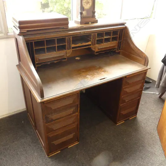 OAK ROLL TOP DOUBLE PEDESTAL DESK 1260x775x1100mm