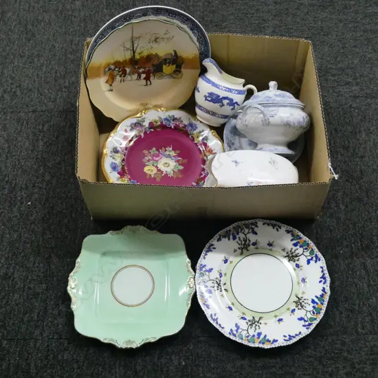BOX LOT 5 PLATES GRAVEY TURREEN & R/ALBERT VASE H170MM