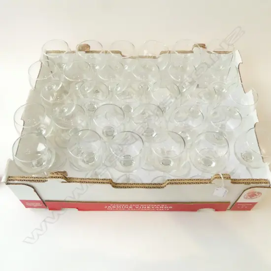 SET OF 30 MODERN WINE GLASSES, H.170MM