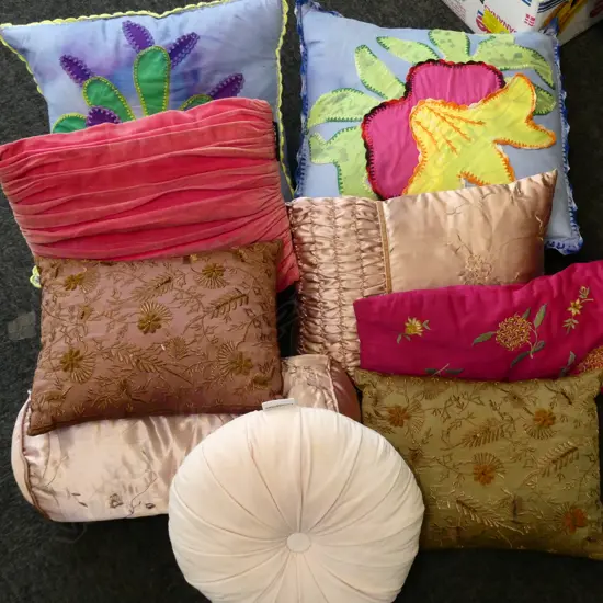 ASST. CUSHIONS