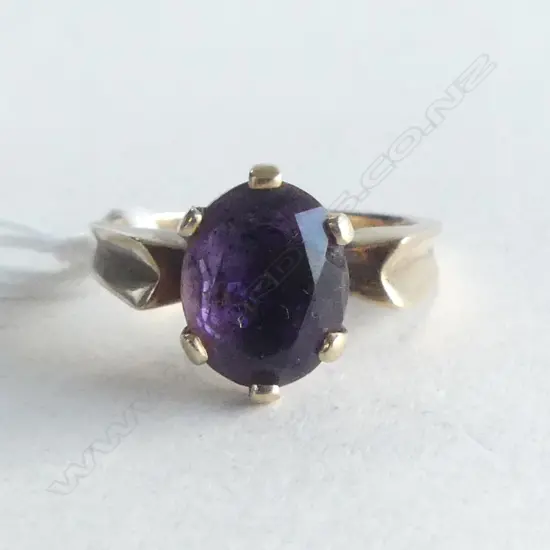 9ct GOLD & AMETHYST RETRO RING 4.3gms SIZE M