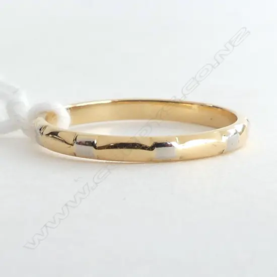 **RTV**  18ct & PALLADIUM TWO TONE BAND 1.7gm SIZE L **RTV **