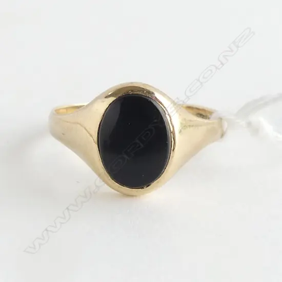 9CT LADIES ONYX SIGNET RING 1.7gms SIZE L