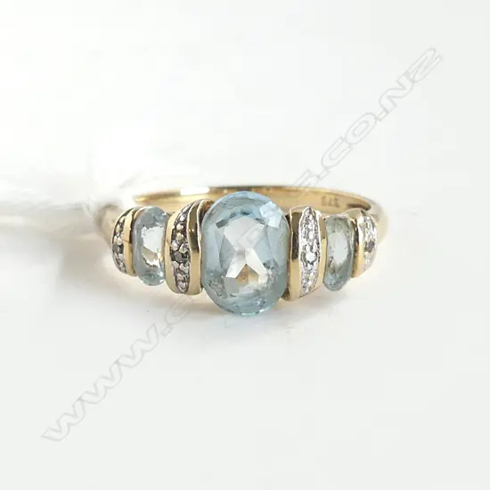 9ct Y/G 3 AQUAMARINE? & SMALL DIAMOND  DRESS RING 2.9gms SIZE P