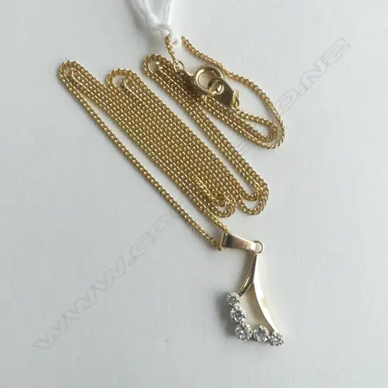 **RTV** 9ct 5 DIAMOND PENDANT on PLATED CHAIN D=.03ct
