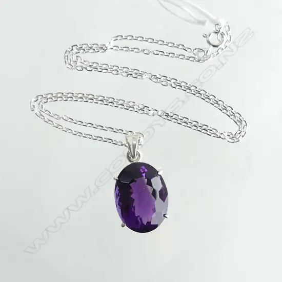 SILVER SET AMETHYST PENDANT & SILVER CHAIN