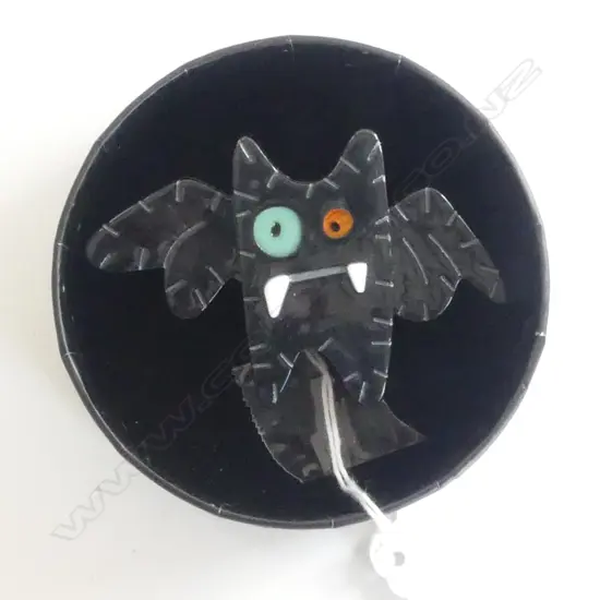 ERSTWILDER LIMITED EDITION 'SPELLBOUND' BROOCH -Vampire cat bat   (boxed)