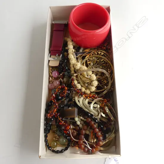 COLLECTION COSTUME JEWELLERY 