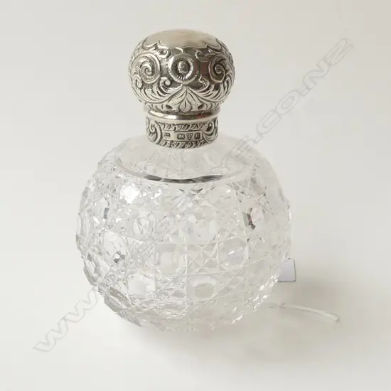 STG SILVER & HOBNAIL CUT CRYSTAL GLOBE PERFUME BOTTLE CHESTER 1900, H.120mm, Dia.85mm