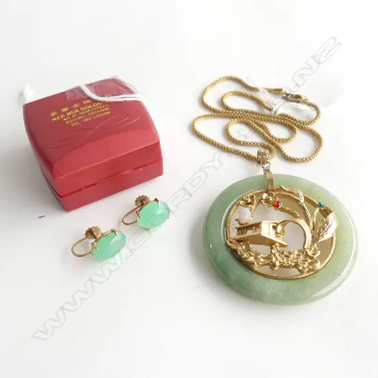 PR 9ct JADE SKREWBACK EARRINGS & VINTAGE JADE COSTUME NECKLACE