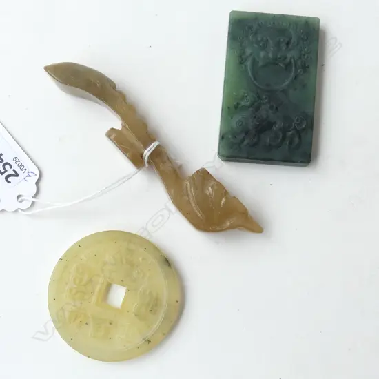 3 PCES CARVED STONE 50mm dia