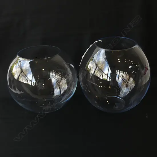 2 GLASS FISH BOWL VASES H.280mm