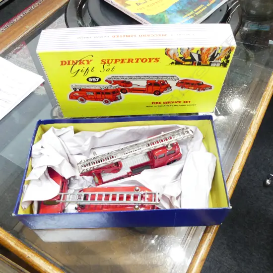 MINT & BOXED DINKY SUPER TOY GIFT FIRE SERVICE SET N957 L310MM