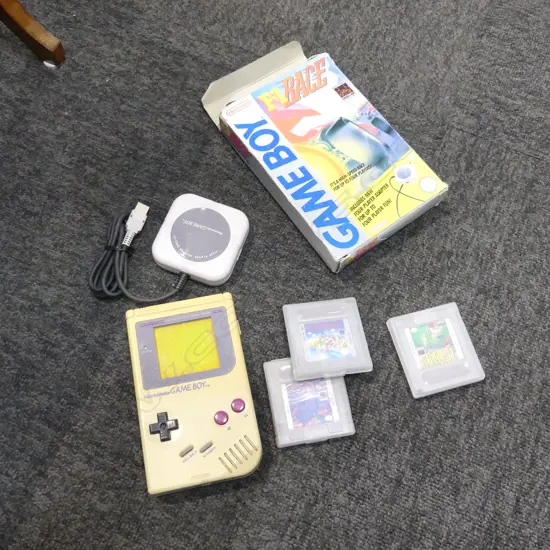 NINTENDO GAMEBOY & GAMES