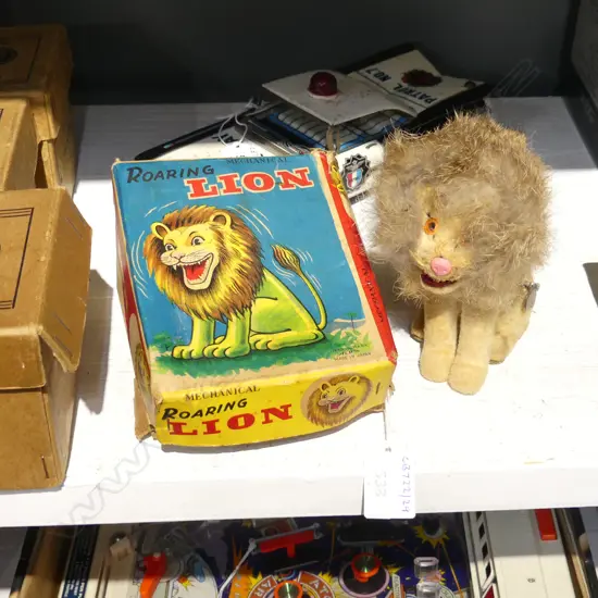 VINTAGE BOXED TIN TOY MECHANICAL ROARING LION H140MM