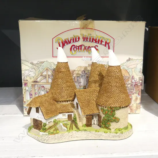 BOXED DAVID WINTER COTTAGE L240MM