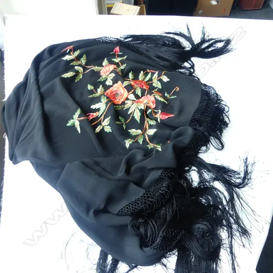 LG BLACK PIANO SHAWL