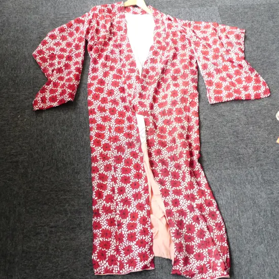 VINTAGE FULL LENGTH JAPANESE SILK KIMONO - RED & WHITE FLOWER PATTERN - FULLY LINED