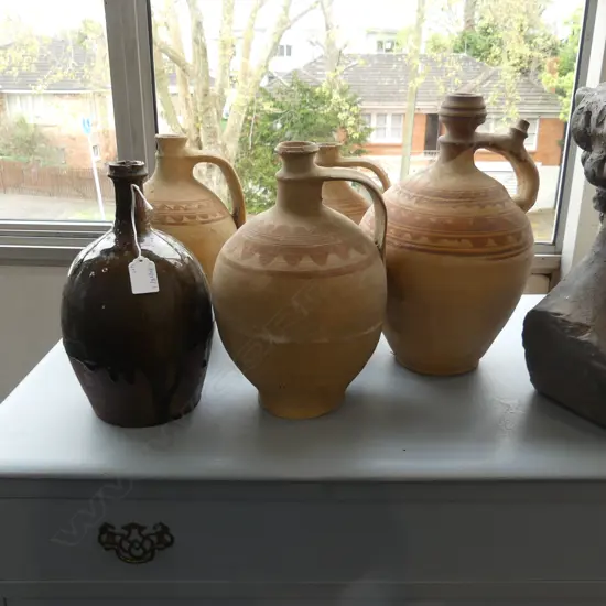 5 POTTERY JUGS (4 TERRACOTTA, 1 GLAZED) H.310mm