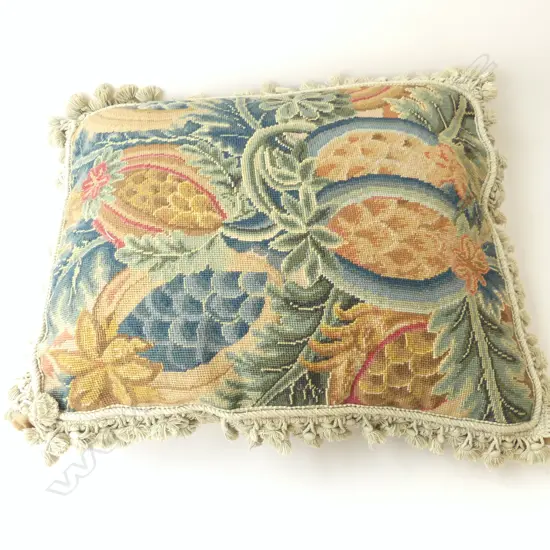 LG NEEDLEWORK TAPESTRY CUSHION w. TASSELLED FRINGE 600x500mm