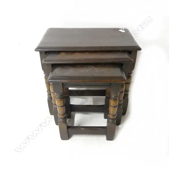 3 NESTING TABLES