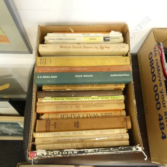 VINTAGE BOOKS; ARCHITECTURE / INTERIORS INTEREST