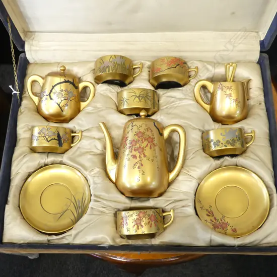 ORIENTAL GOLD LACQUER TEA SET, BOXED (1 CUP MISSING HANDLE), BOXED