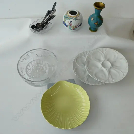 COLLECTION OF ITEMS INCLDS CRYSTAL BOWL, POOLE SHELL DISH & CLOISONNE VASE