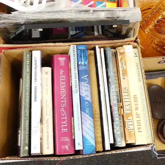 ASST. BOOKS; ART / ARCHITECTURE INTEREST