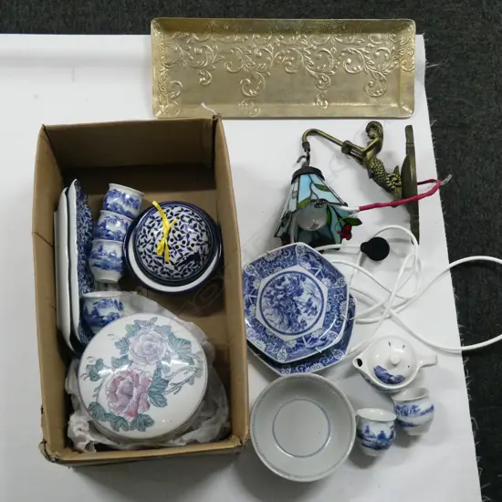 ASST. ORIENTAL B/W CHINA + SCONCE LIGHT FITTING