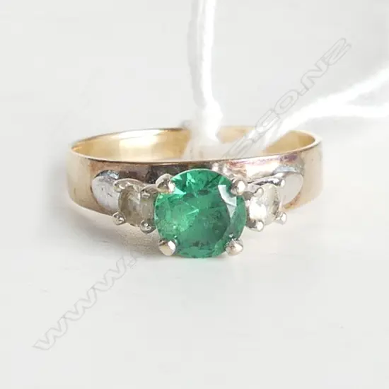 9ct CZ & GREEN GEM SET DRESS RING, 2.5gm, SIZE N