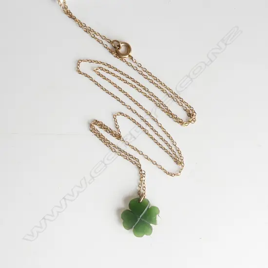 GREENSTONE SHAMROCK ON 14ct GOLD FINE CHAIN NECKLACE 2.0 GR
