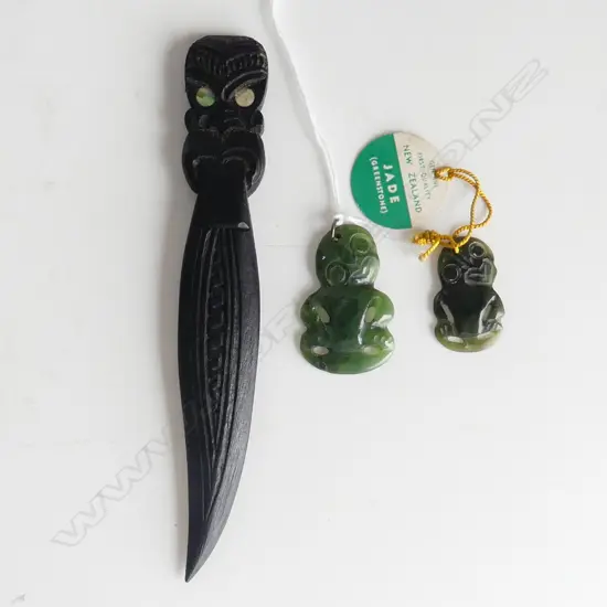2 GREENSTONE TIKI H.40 / 32mm + CARVED WOODEN LETTER OPENER L.145mm