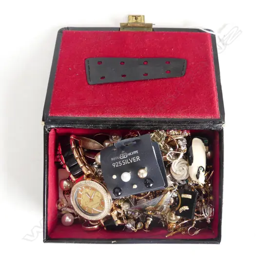 JEWELLERY BOX OF COSTUME & SILVER JEWELLERY, EARRINGS, BRACELETS ETC