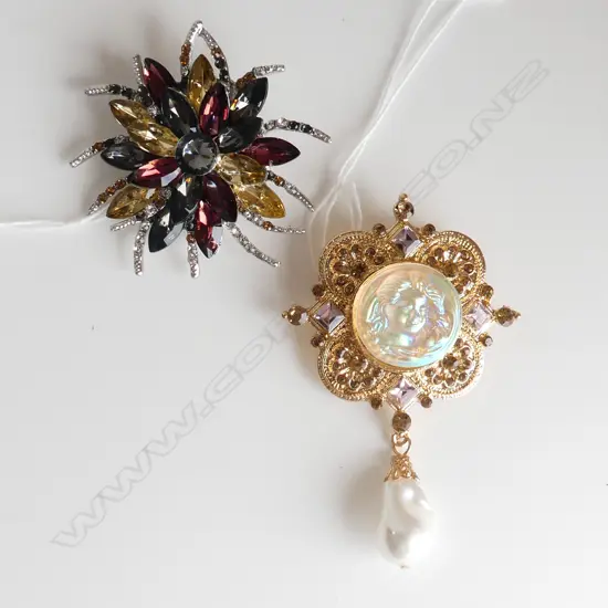 2 LRG COSTUME BROOCHES, 1 w AUTUMNAL COLOURED PETALS & 1 GOLD COLOURED METAL w LILAC DETAIL & HANGING PEARL