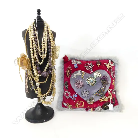 DRESSINGTABLE TORSO WITH NECKLACES & VELVET CUSHION & BROOCHES