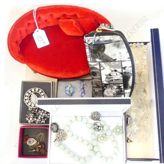 TRAY OF COSTUME JEWLERY