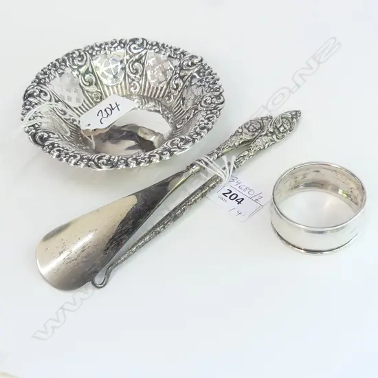 STERLING SIVER PIERCED DISHSHOE AND BUTTON HOOK WITH NAPKIN RING D 120 MM