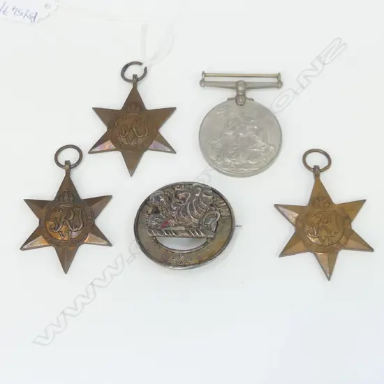5 ASST. WAR MEDALS: 1939-1945, 3 STARS, 'PARATUS SUM' 