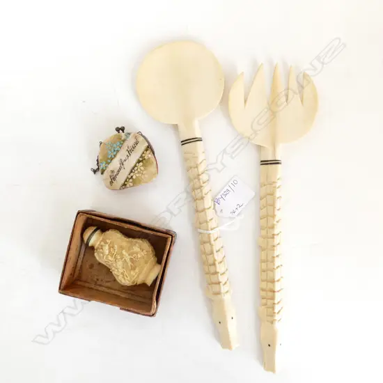 PR IVORY SALAD SPOONS, RESIN SNUFF BOTTLE, MoP PURSE H.55mm